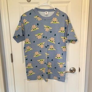 STAR WARS™ Men’s Short sleeve Pajama top, size Large, Hanna Andersson. Grogru!